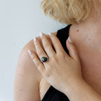 Bague en verre soufflé - Galet Nano Billes